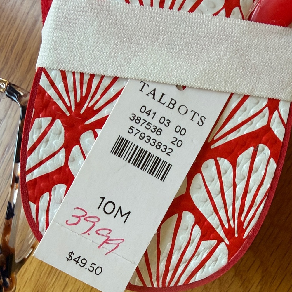 Talbots Red and White Shell Pattern Flip Flops - Picture 2 of 3